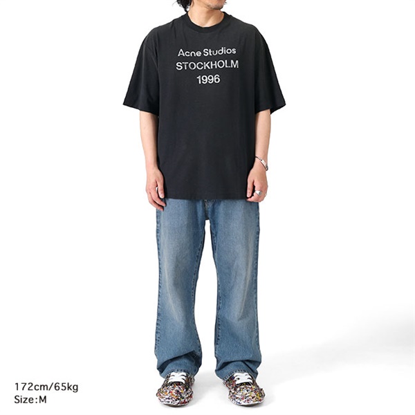 ★送料・関税込み★【Acne Studios】ロゴパッチ Tシャツ Acne Studios - スタンプロゴTシャツ - リラックスフィット
