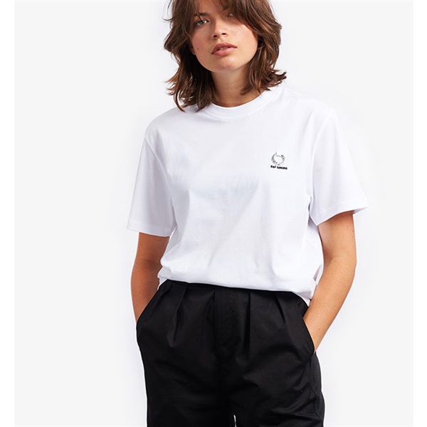 Fred Perry By Raf Simons フレッドペリー ラフシモンズ ロゴtシャツ Sm7059 Fred Perry By Raf Simons フレッドペリー バイ ラフシモンズ Add 宮崎