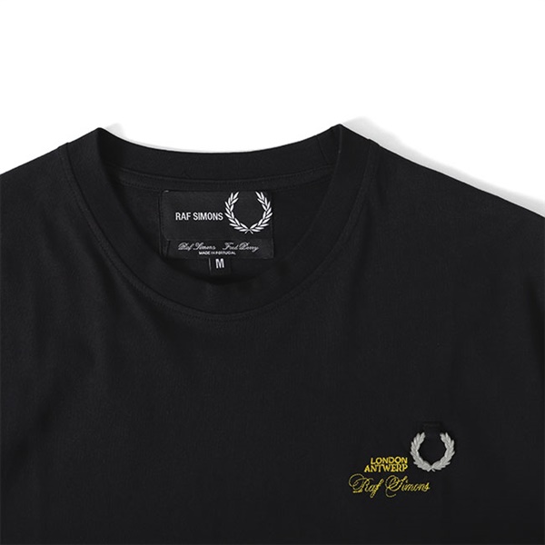 FRED PERRY × RAF SIMONS フレッドペリー ラフシモンズ 刺繍ロゴ Tシャツ SM8130