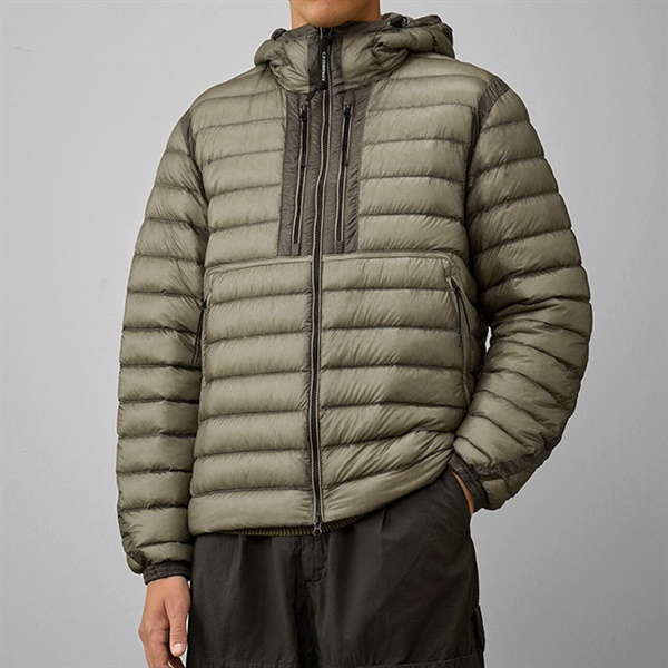 C.P. Company シーピーカンパニー フード付き ゴーグルダウン